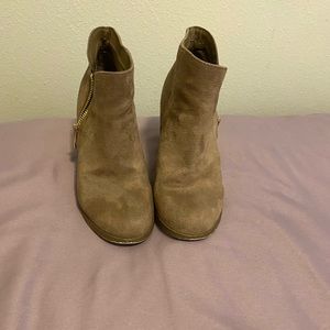 Women’s ankle length booties